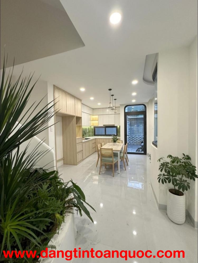 Bán nhà mặt phố Tăng Nhơn Phú A, Thủ Đức, TP HCM. DT 74m2, 4 tầng, 5 phòng ngủ, sổ hồng, giá 8.4 tỷ.