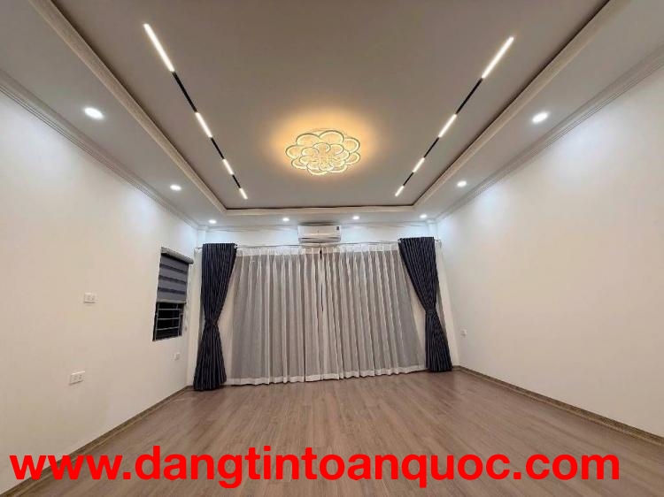 Bán nhà đẹp Nguyễn Văn Cừ- Oto- Kinh Doanh- Sát phố- full Nội Thất-40m 5 tầng - nhỉnh 13 tỷ