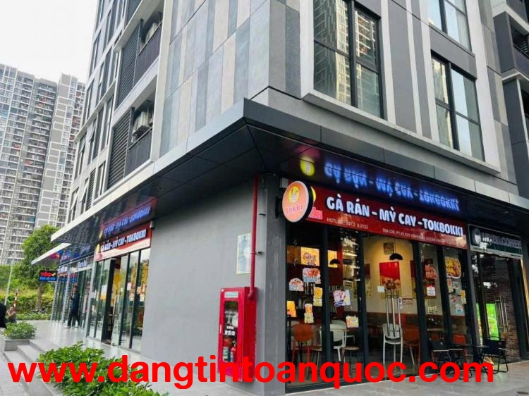 Chuẩn bị chuyển vào TP. Hồ Chí Minh sinh sống, nên tôi cần sang nhượng lại cửa hàng tâm huyết đã đầu