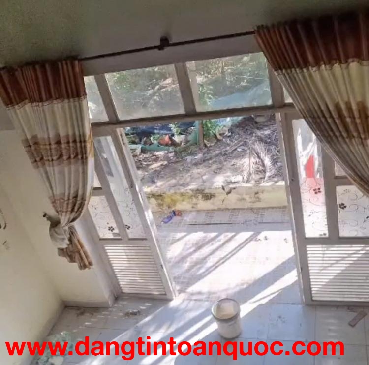 ► Cho thuê nhà MT Phó Đức Chính 7 triệu, 130m2, C4, 2pn 2WC, Sân rộng,Ô tô đậu