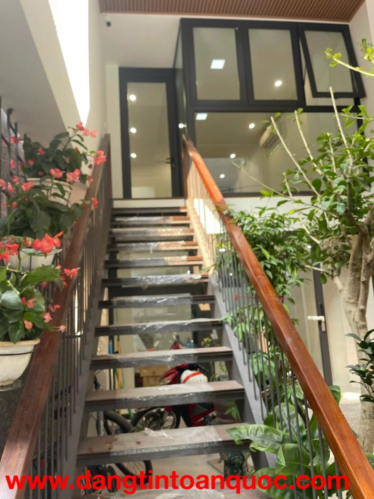 CHÍNH CHỦ CHO THUÊ VĂN PHÒNG MỚI – HUỲNH THÚC KHÁNG, ĐỐNG ĐA, HÀ NỘI