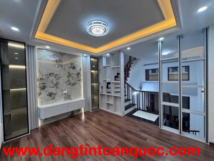 BÁN NHÀ 5 TẦNG NGỌC HỒI 40M NHÀ MỚI Ở NGAY, GẦN TRƯỜNG, CHỢ TIỆN ÍCH BẠT NGÀN