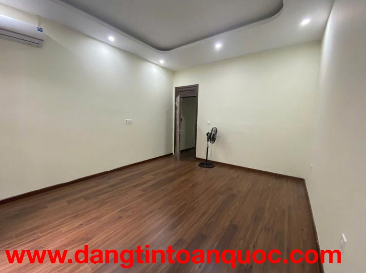 Cho thuê nhà riêng nguyên căn phố Đầm Trấu 50m² x 5 tầng, 6 ngủ, 4 vệ sinh, giá 27 triệu