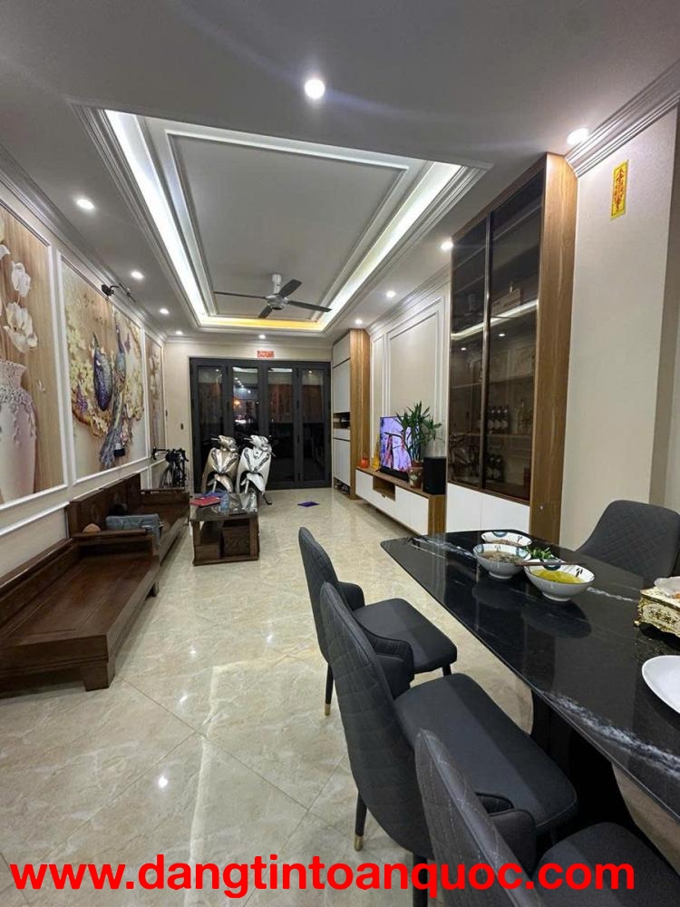 BÁN GẤP NHÀ  LĨNH NAM  GẦN CHỢ ĐẦU MỐI ĐỀN LỪ, NHÀ ĐẸP Ở NGAY DT 38M GIÁ 8X TỶ GẦN CÁC TRƯỜNG ĐẠI HỌ