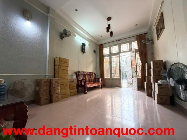 Bán nhà đường số 4, Phường Phước Bình, Thủ Đức, TP HCM. Diện Tích 100m2, giá 10,05  tỷ, sổ hồng. Liê