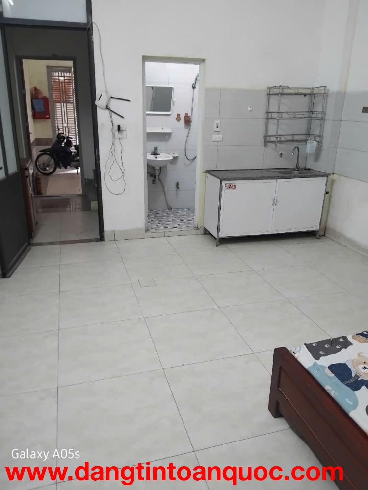 Phòng khép kín 25m2 giá 3.8tr ngay ngõ 43 Trung Kính