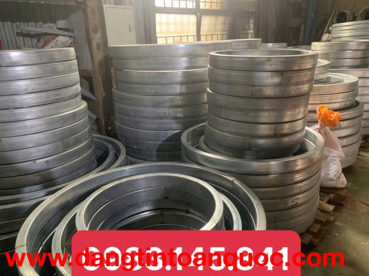 Chuyên uốn vòng tròn sắt hộp làm mái kính nghệ thuật