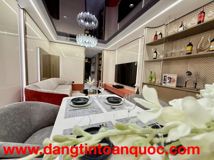 CĂN HỘ BIỂN NGAY TRUNG TÂM NHA TRANG. BAN CÔNG RỘNG VIEW BIỂN GIÁ SIÊU RẺ