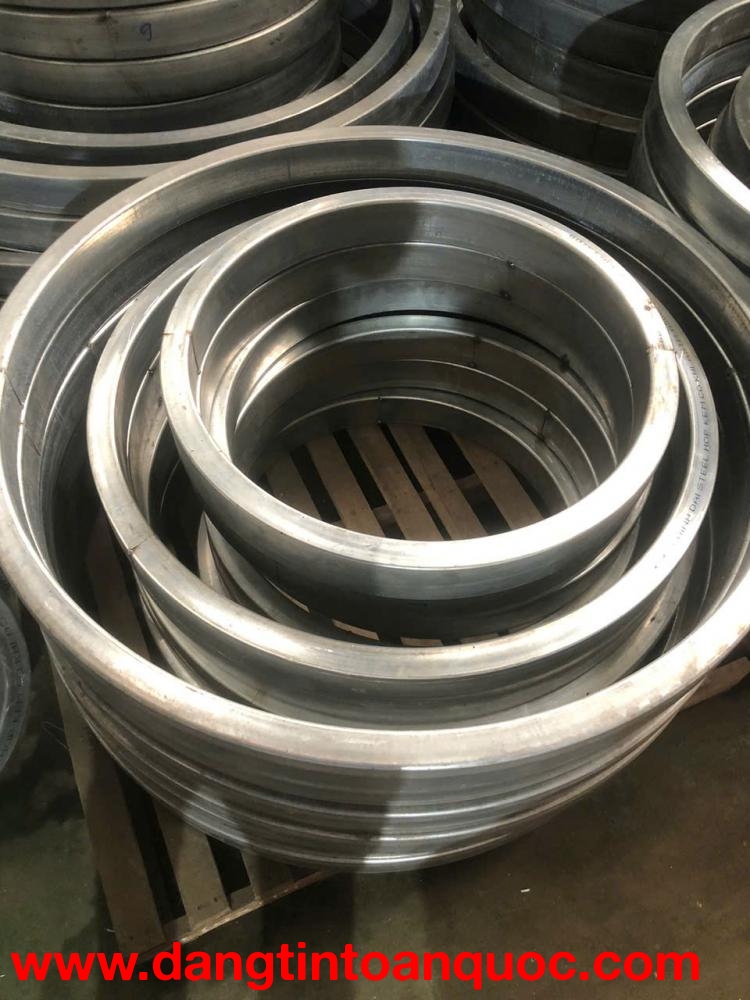 Địa chỉ tìm mua vòng tròn sắt uốn mỹ thuật.