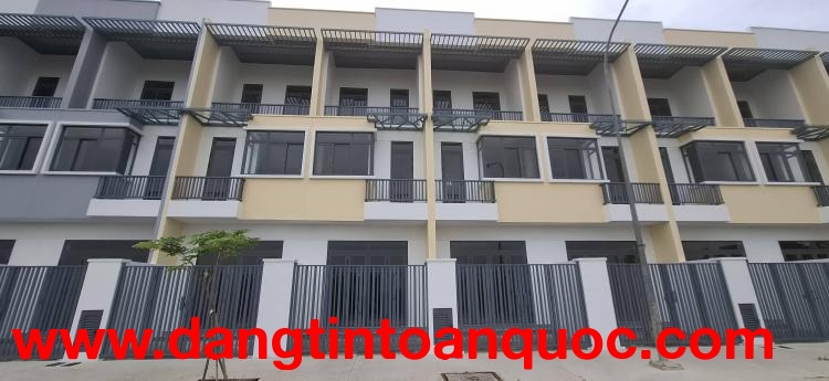 Nhà phố ngay trung tâm KCN Phước Đông - Tây Ninh chỉ 2,05 tỷ/căn