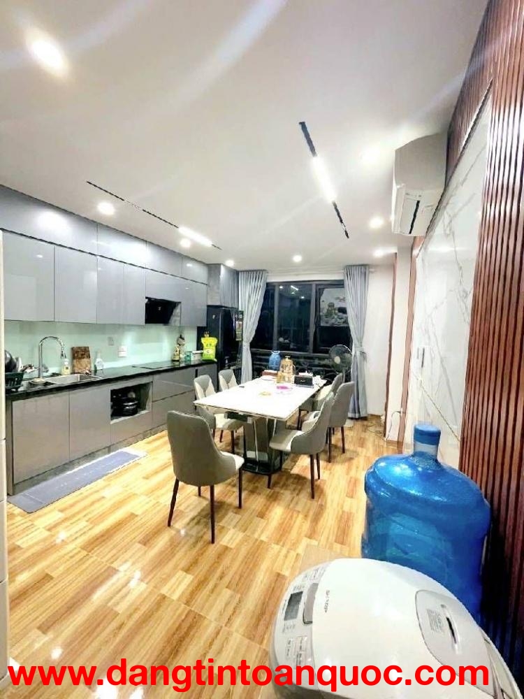 bán nhà đào tấn 50m x6 tầng thang máy 17,2 tỷ full nội thất,mặt ngõ thông