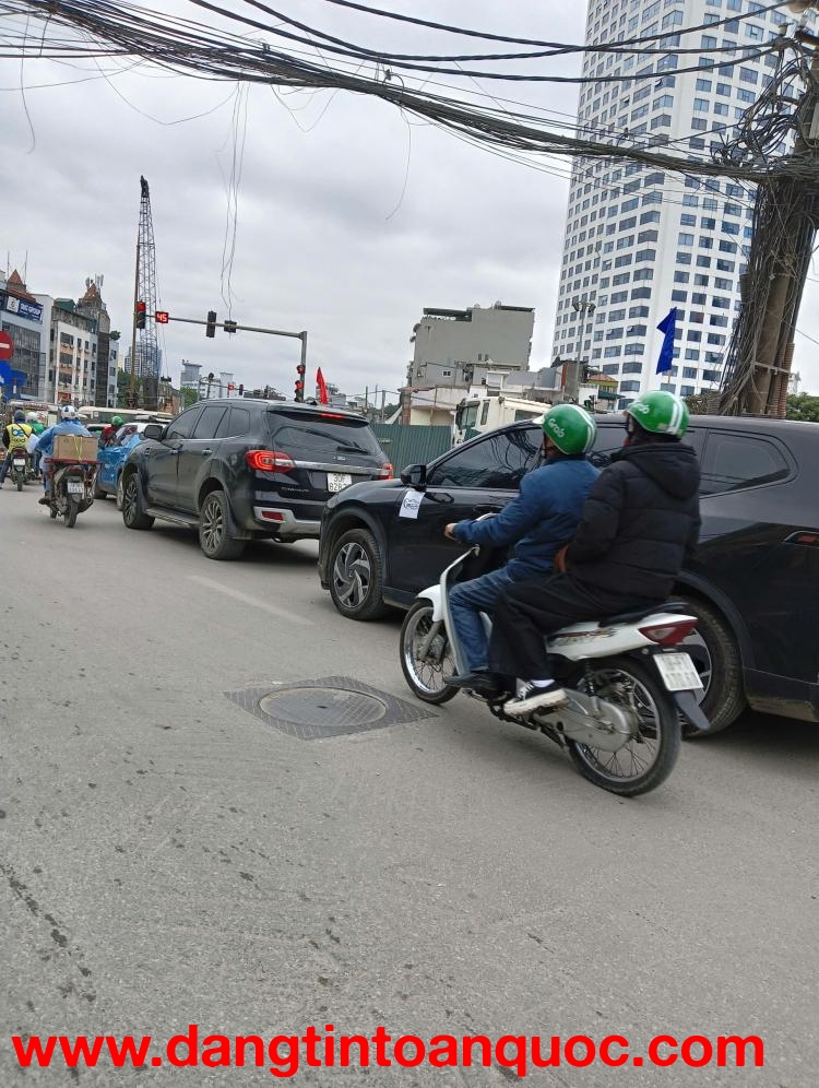 HÀNG HIẾM – MẶT ĐƯỜNG ĐÊ LA THÀNH – BA ĐÌNH

.