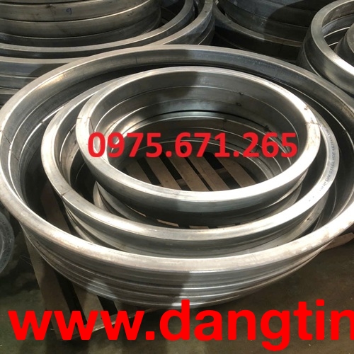 Xưởng chuyên cung cấp các loại vòng sắt uốn mỹ thuật tại Hà Nội