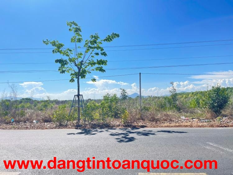 Bán gần 1.2 hecta đất mặt tiền Hùng Vương, LaGi view Biển 3.2tr/m2 giảm 40%