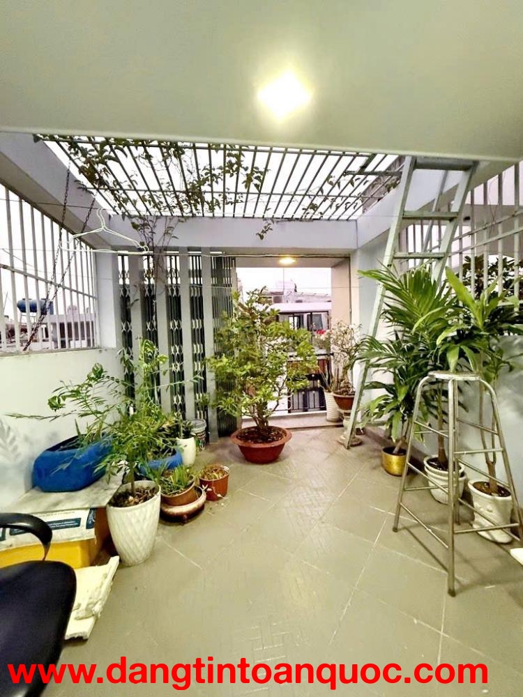 QUẬN 7 , NHÀ 4 TẦNG - HẺM XE HƠI THÔNG - KHÔNG NGẬP NUÓC - 2 MẶT HẺM THÔNG THOÁNG