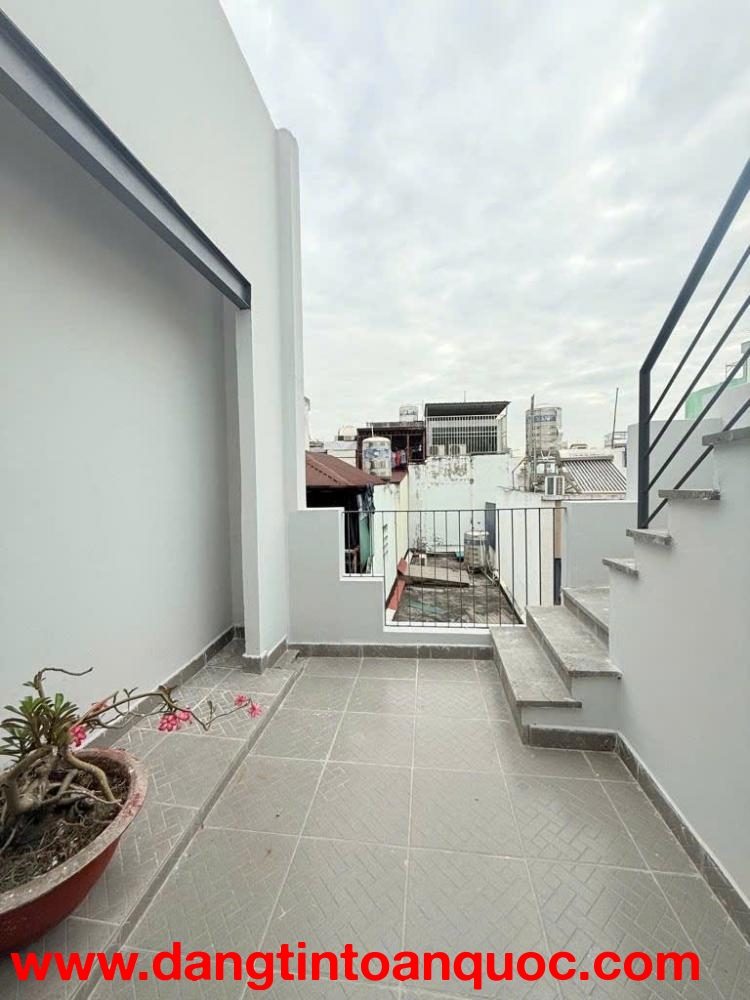 NHÀ SIÊU DỂ THƯƠNG – CMT8, P.5, Tân Bình GIÁP QUẬN 10 – NGANG 5M BỂ THẾ