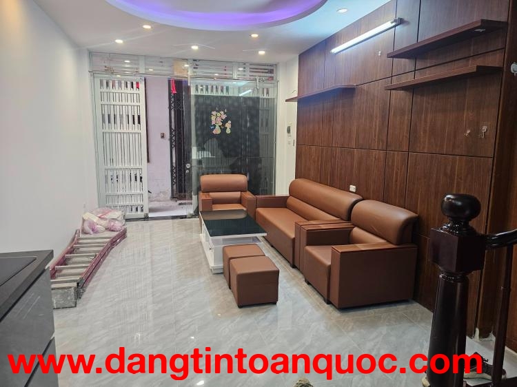 NHÀ MỚI NGÕ THÔNG PHỐ HOÀNG HOA THÁM 35M 5 TẦNG GIÁ 9,8 TỶ GẦN Ô TÔ- KINH DOANH TỐT