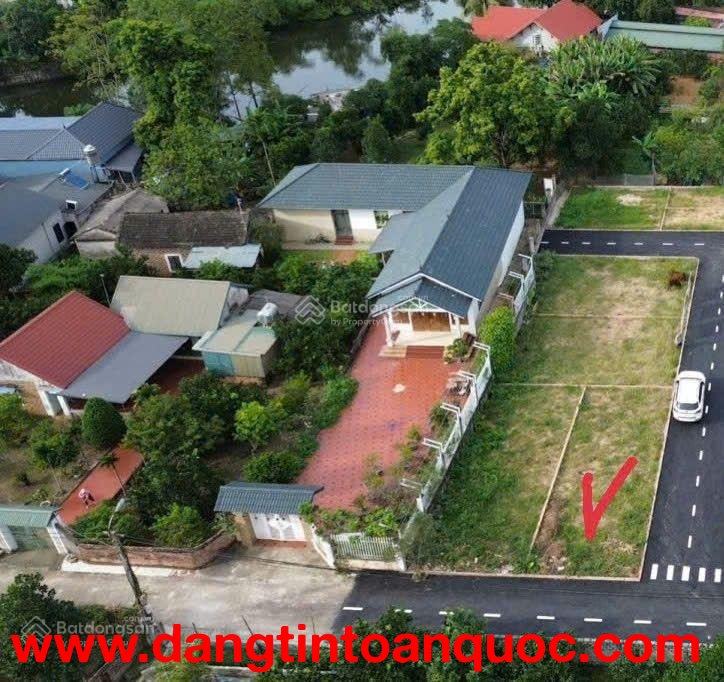 Cần tiền bán lô góc 100m có 2 mặt tiền đẹp đường chính thông 3 lối. Giá đầu tư. KĐT Hòa Lạc-Sơn Tây