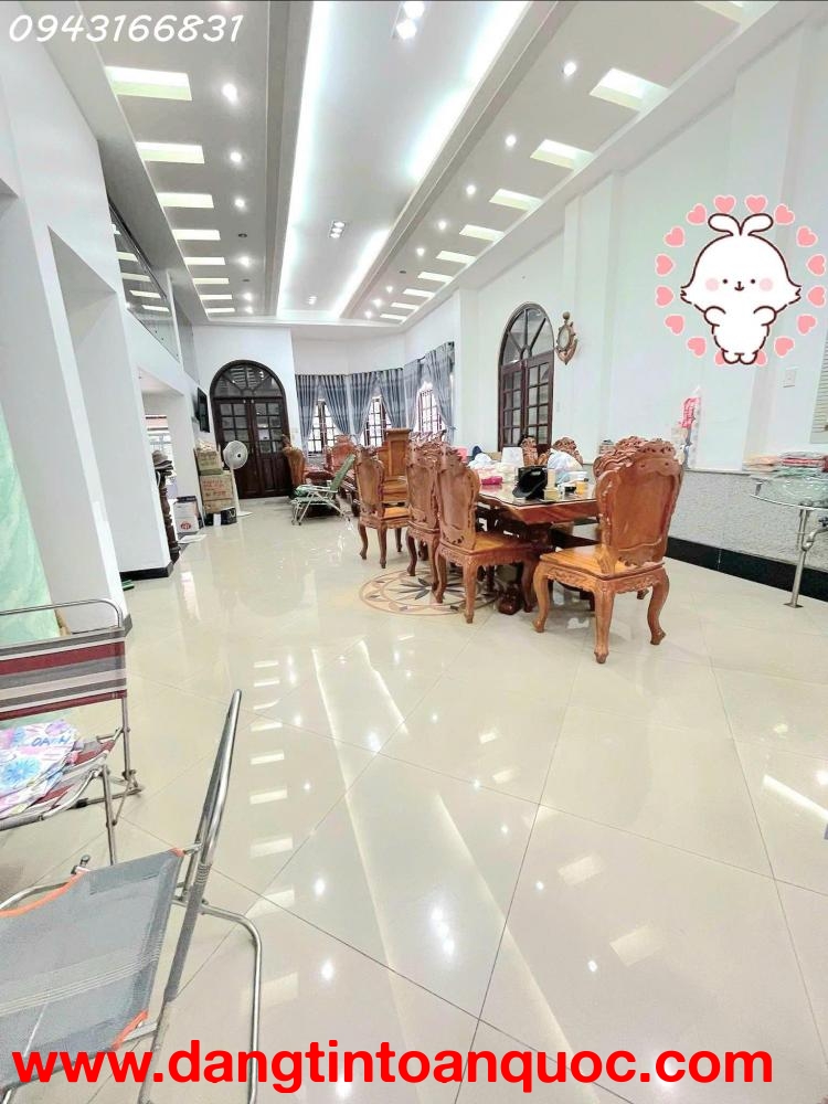 bán nhà mặt phố 200m2 bình tân, 3 tầng, 6pn, sổ đỏ, NHỈNH 19XX tỷ - vị trí vàng, 0943166831 xem nhà 