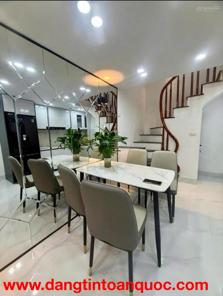 Cần bán gấp khu VIP Ba Đình 55m 5 tầng - mặt tiền 4,7m, giá 26,5 tỷ( có thương lượng)