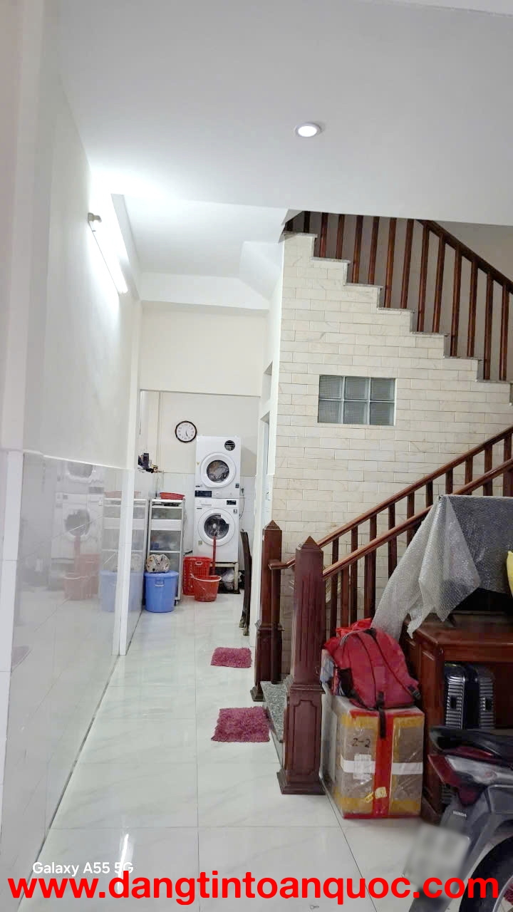 Nhà 5 tầng mặt tiền đường Phạm Hùng P5Q8 . Giá: 10.5 tỷ