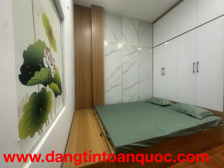 Bán nhà Khâm Thiên 18 m, 4  tầng, MT 4 m,  4.3 tỷ Đống Đa