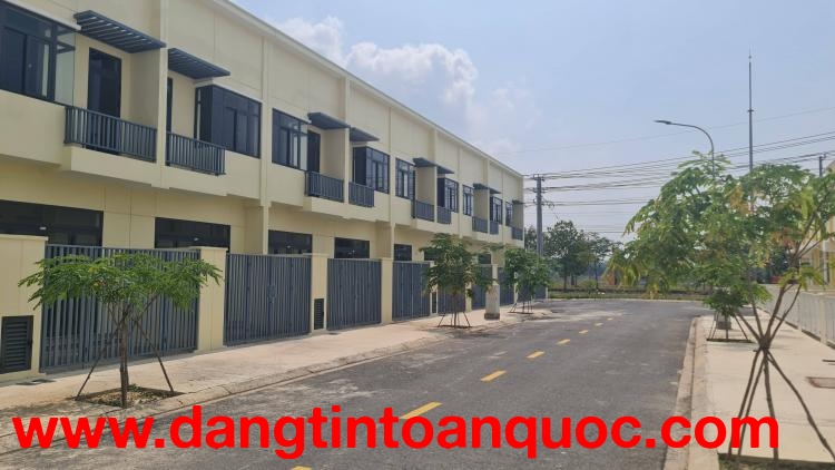 Ở trọ mãi hay có nhà riêng, sở hữu nhà mặt phố chỉ với 439 triệu