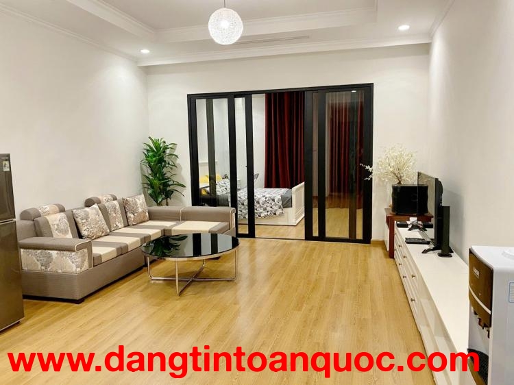 Chính chủ cho thuê căn hộ chung cư tại Royal City, DT55m2 Giá 17tr/th LH 0912733529