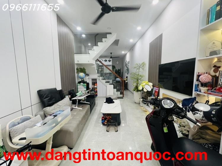 BÁN NHÀ SIÊU PHẨM ĐẸP FULL NỘI THẤT XỊN- NGUYỄN VĂN CỪ- P. CẦU KHO- VÀI BƯỚC CHÂN RA MẶT TIỀN - 3 TẦ