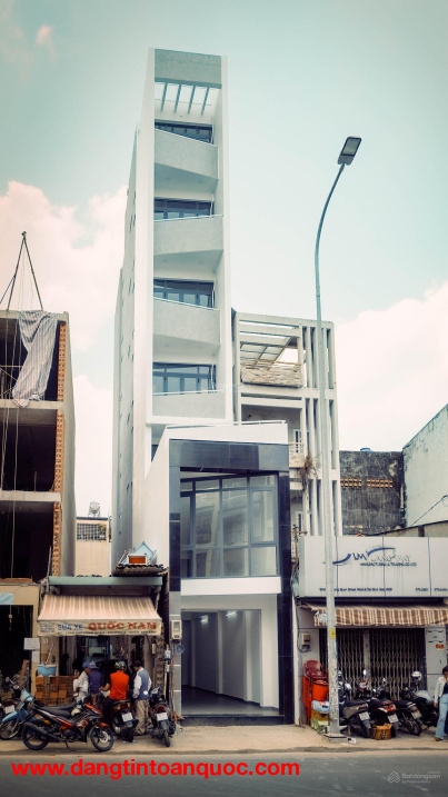 Bán nhà mặt phố đẹp 7 tầng có thang máy tại Lạc Long Quân, 13.4 tỷ, 75m2, Tân Bình, HCM