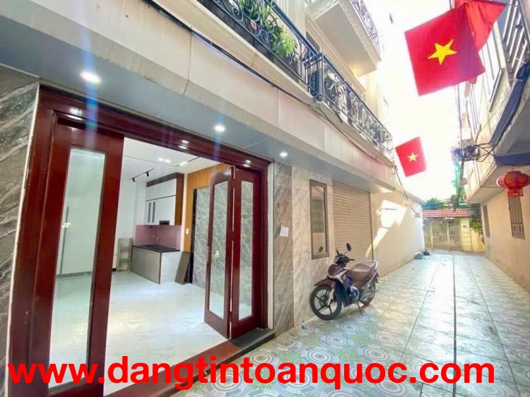 Phố Tân Thuỵ  DT 30m - MT 4,65m  Hàng xóm Vinhomes  Oto vào nhà  Chỉ 7,x tỷ