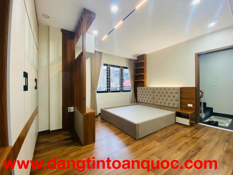 Căn Hộ Dịch Vụ Nguyễn Đình Hoàn – 7 Tầng Thang Máy – 11 Phòng – Doanh Thu Gần 1 Tỷ/Năm kh 0975124520