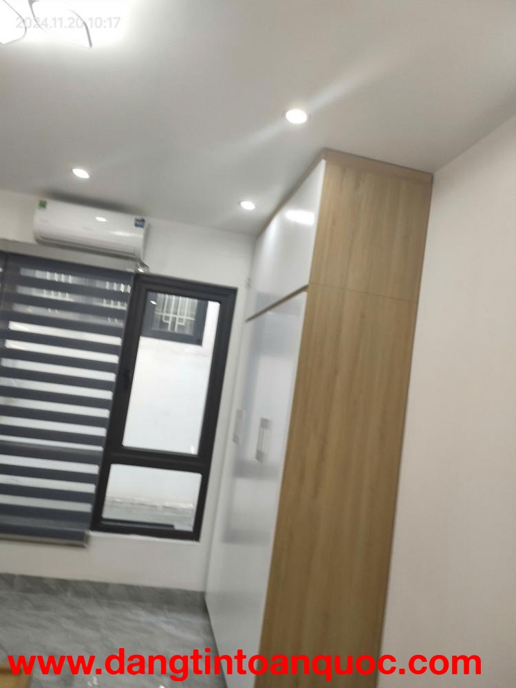 Bán gấp giá rẻ căn hộ khép kín Văn Hương 37m, tầng 2, mặt tiền 3m, 1.75 tỷ Đống Đa.