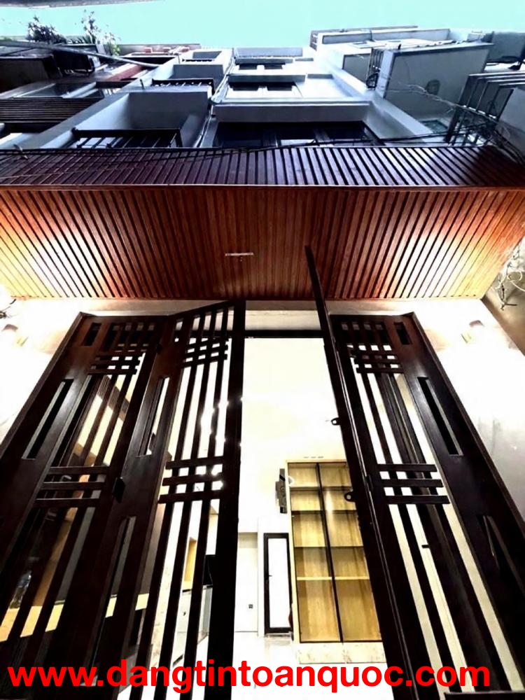 xuân la 33m x5 tầng 10,8 tỷ full nội thất,ô tô đỗ cửa,5p ra hồ tây