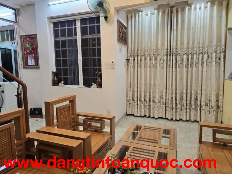 ♪ Nhà 30m ra MT Nguyễn Hoàng, Ô tô đậu 10m, 37m2, 2 tầng, 3.55 tỷ