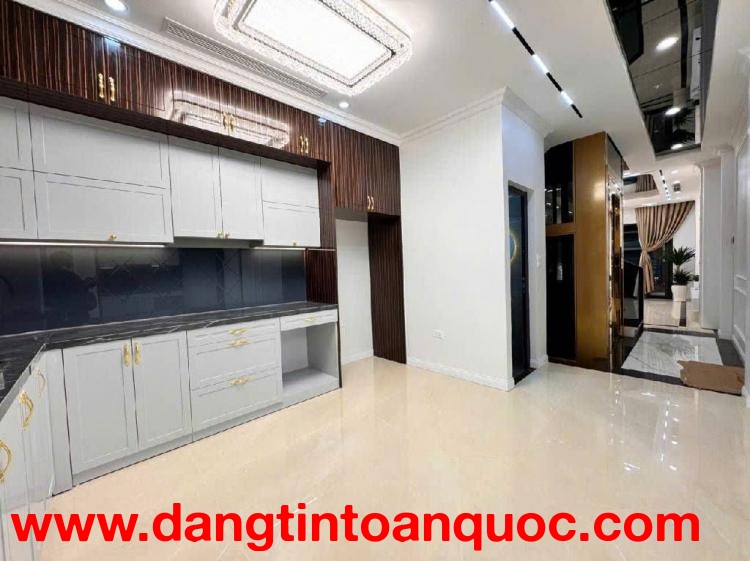 Nhà đep ở ngay, bán nhà Phan Kế Bính, ô tô đỗ cửa, nhà mới có thang máy chỉ 16 tỷ