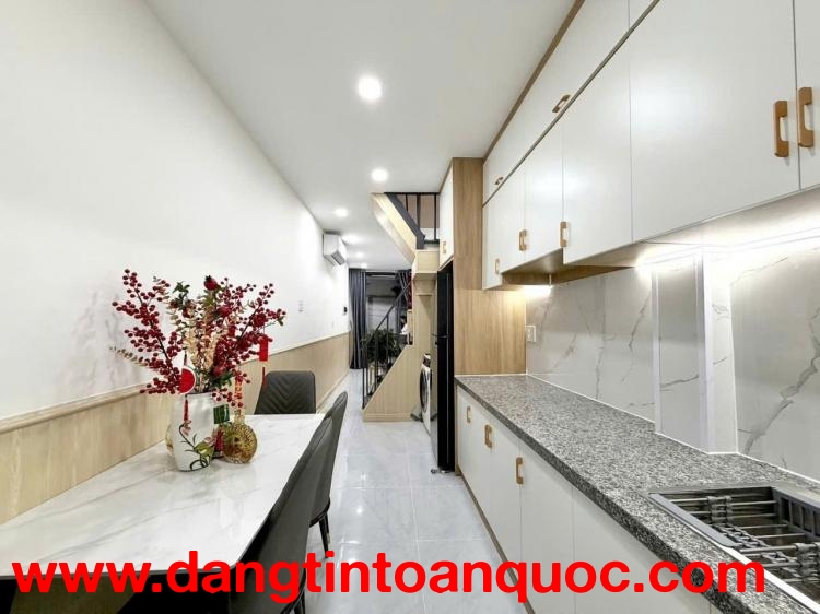 Sát mặt tiền - Nguyễn Thượng Hiền - Quận 3 - 3 tầng - 25m2 - 5,2 tỷ