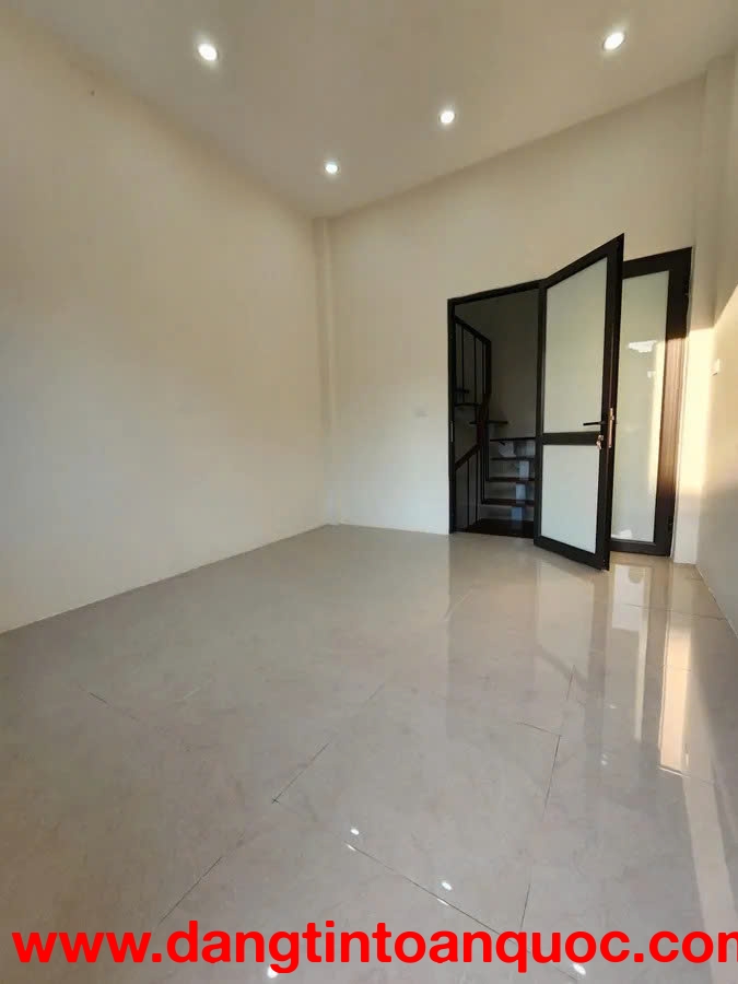 ????TÌM ĐÂU RA Nhà Phân Lô Cán Bộ 30m² Khương Trung, ô tô đỗ đêm, giá chỉ hơn 4.9 tỷ