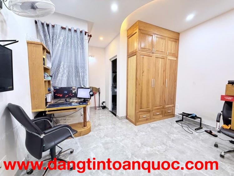 Sát Mặt tiền - CMT8 - Quận 10 -  4 tầng - 53m2 - hoàn công - 11.8 Tỷ