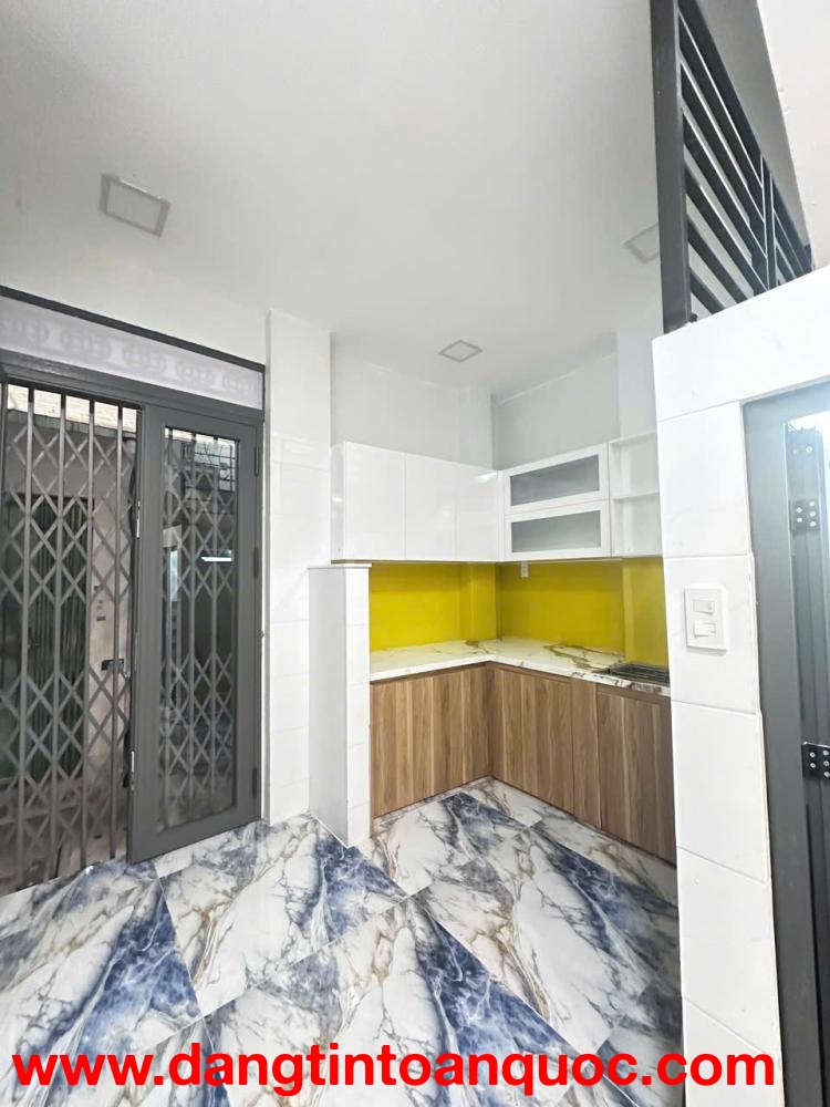 Nhà SHHC 4.4*11m/2lầu/4PN/3Toilet hẻm thông 39 Dạ Nam P2Q8