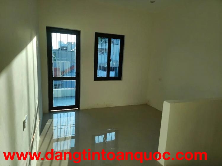 ????ĐÂU RA NHÀ Cán Bộ Ô Tô đỗ gần 30m² Khương Trung, 4PN, giá chỉ hơn 4.9 tỷ?