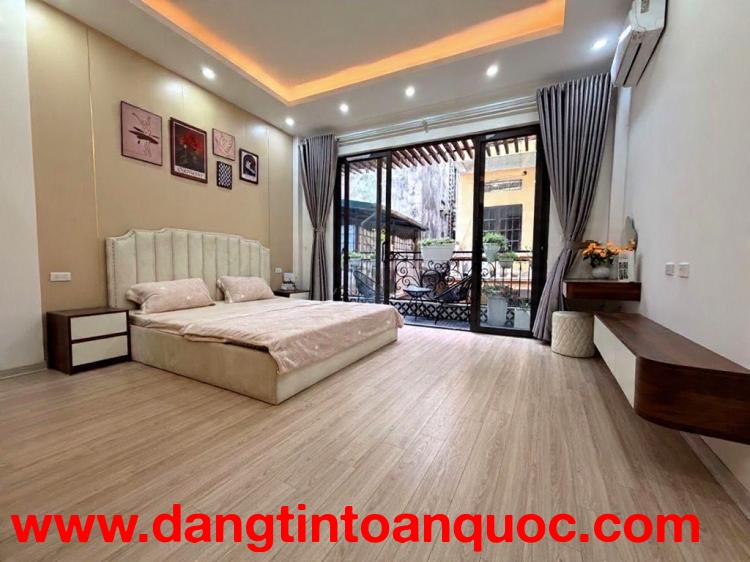 bán nhà ngọc khánh 30m x4 tầng 9,15 tỷ ngõ 3 gác,cách phố 60m,full nội thất