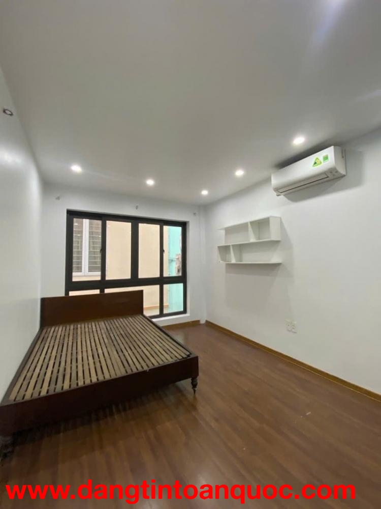 BÁN NHÀ RIÊNG BÁT KHỐI - LONG BIÊN - 5 TẦNG - 30M2 - Ở NGAY