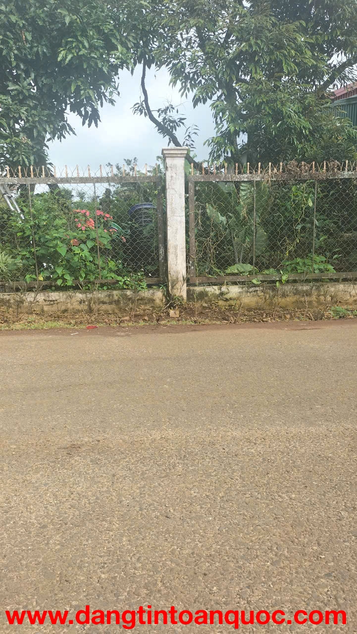 Cần bán lô đất đẹp. Mặt tiền đường Lý Nam Đế đường nhựa 2 ô tô tránh nhau thoải mái