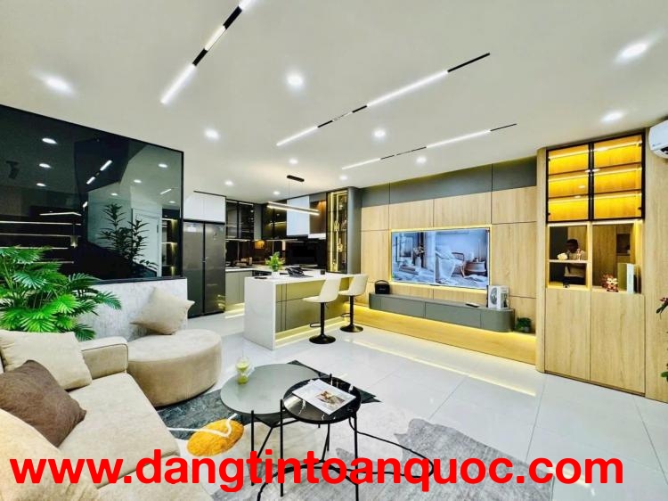 HÀNG HIẾM-Mặt Tiền NGÔ QUYỀN Trung Tâm Quận 5 (4.2x20.2) 5 Tầng-CHỈ 32 TỶ