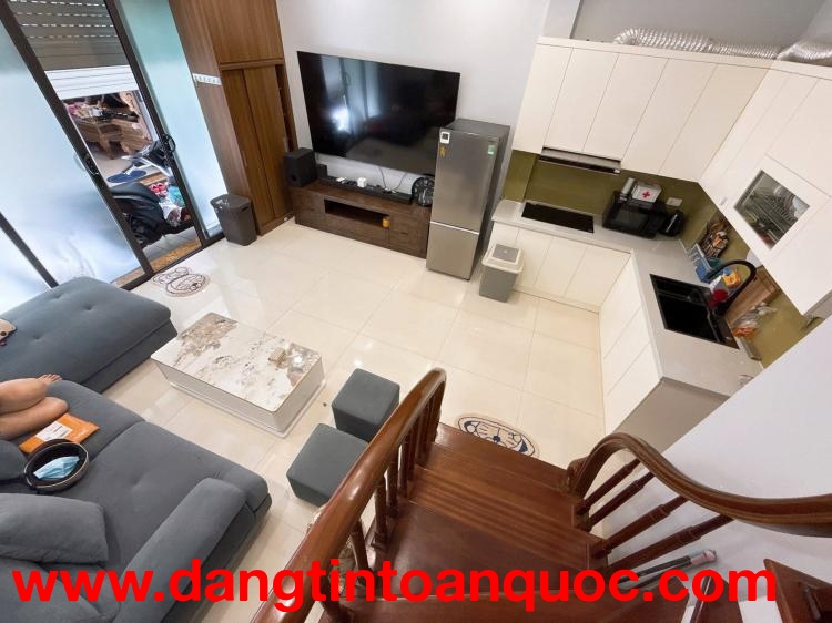 TRUNG TÂM BA ĐÌNH PHỐ ĐỘI CẤN 30M 5T GIÁ 9,9 TỶ NGÕ THÔNG -NHÀ ĐẸP FULL NỘI THẤT