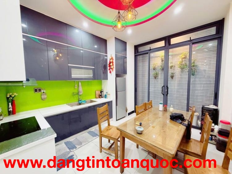 # Sát Núi Thành đi bộ 1.5 phút ra Bãi Ô tô Quảng Trường, 60m2, 3 mê cực chắc