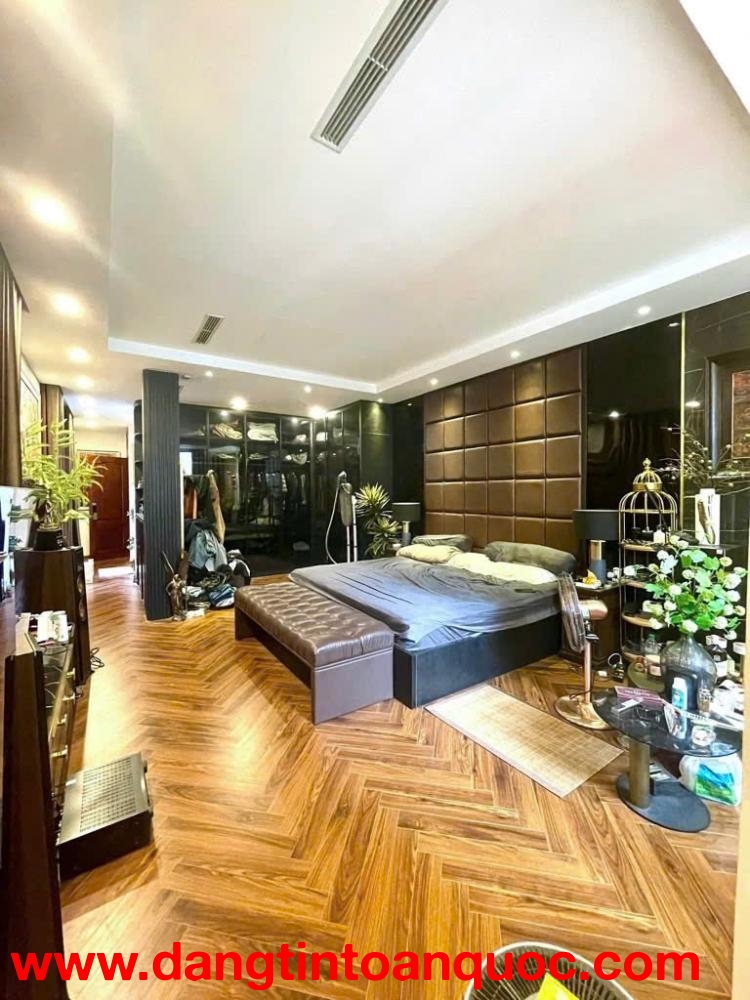 Duy nhất, bán nhà Lạc Long Quân, ô tô vào nhà, thang máy, chỉ 26 tỷ