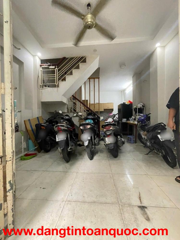 Giá: 5.7 tỷ Còn TL -Nhà 4 Tầng 4 Pn Hẻm Thông 20m Ra mặt Tiền Nguyễn Tiểu La Quận 10