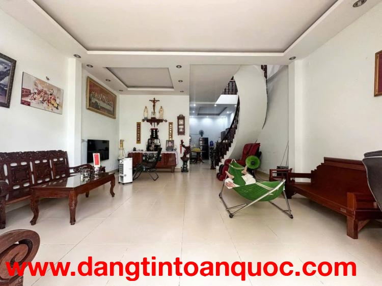 Bán nhà hẻm 8m 769/ Cách Mạng Tháng 8, phường 6, Tân Bình (4*17)